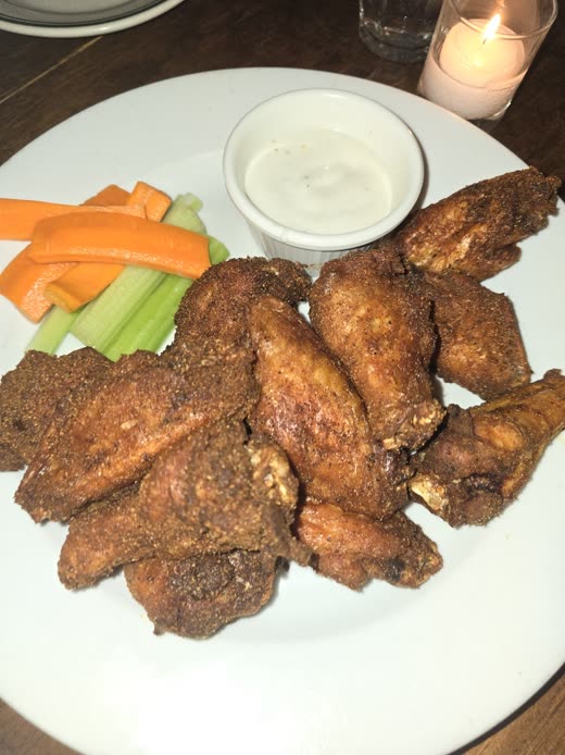 Crispy chicken wings with celery, carrot sticks and blue cheese dip